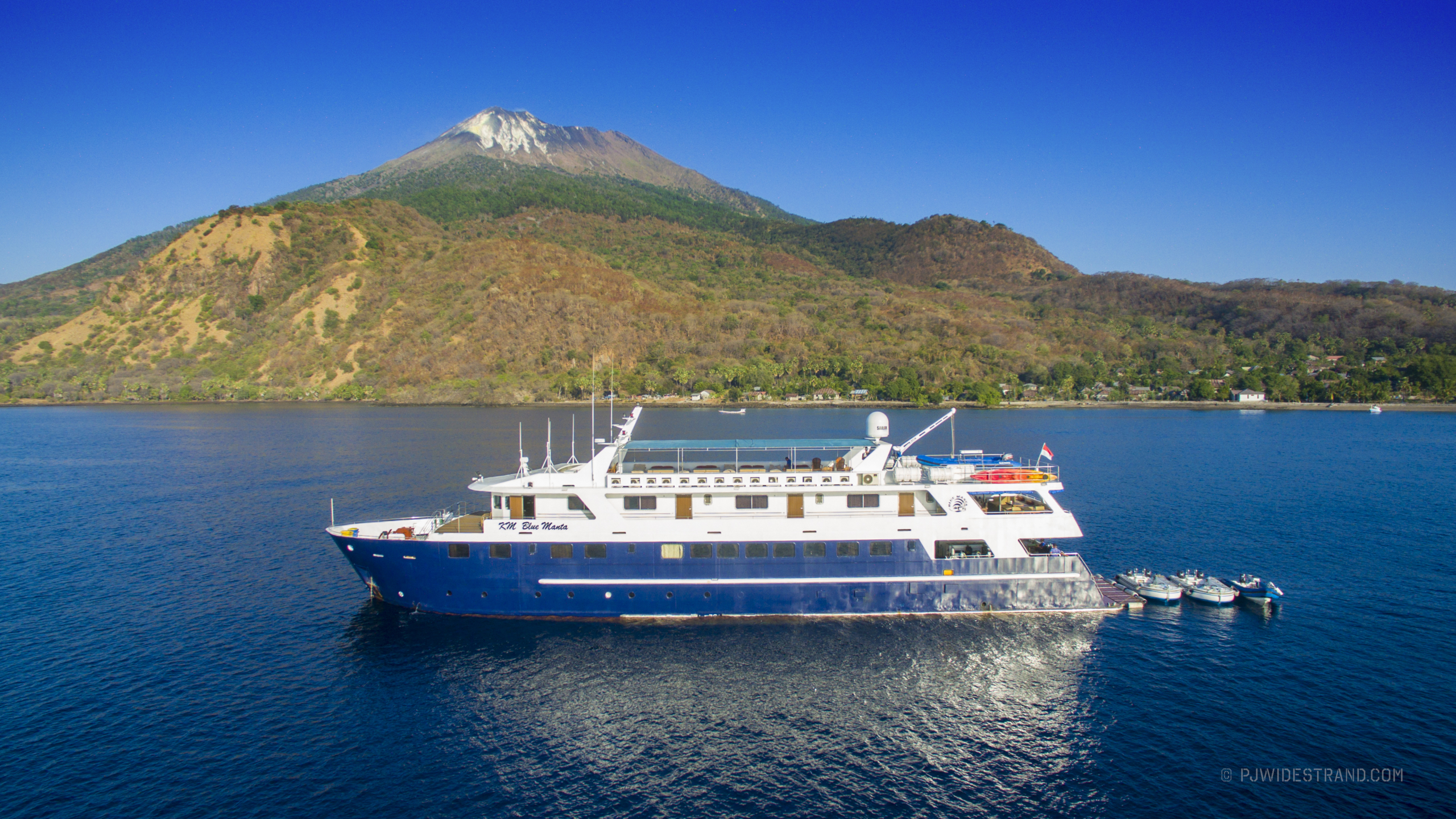 tropical-seas_tropical_schiffe_blue-manta-bm-bacatan3