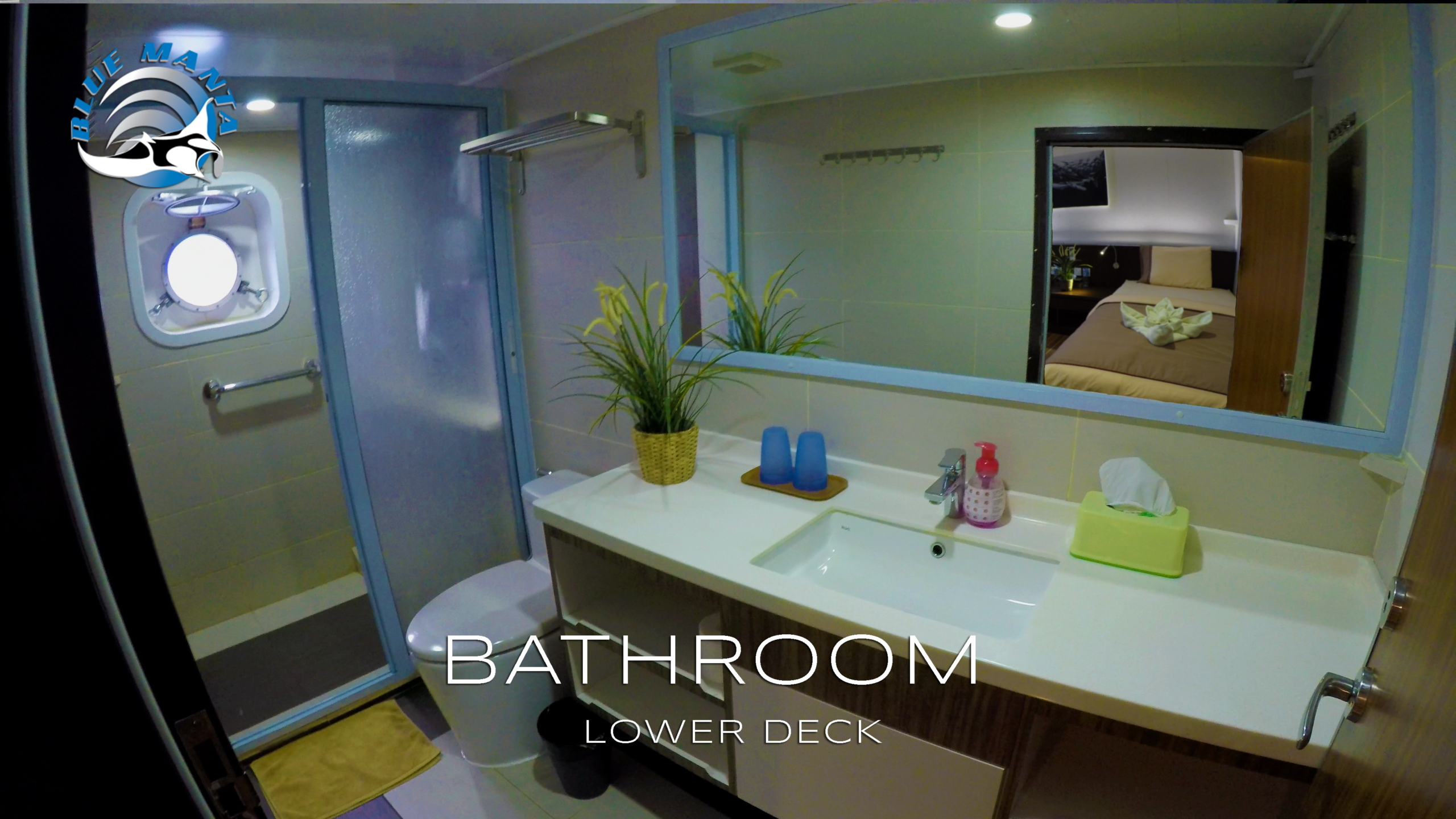 tropical-seas_tropical_schiffe_blue-manta-bathroom-lower-deck
