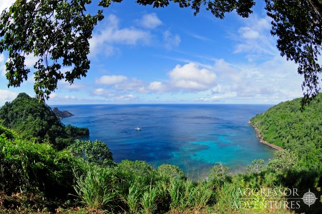 tropical-seas_tropical_schiffe_cocos-island-aggressor-land3