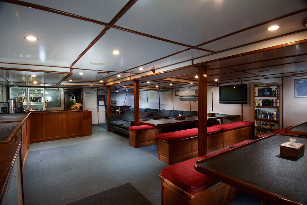 tropical-seas_tropical_schiffe_pacific-master-lounge