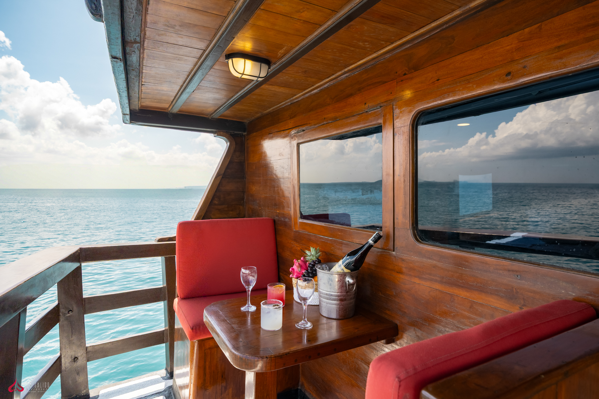 tropical-seas-la-galigosuite-balcony-2
