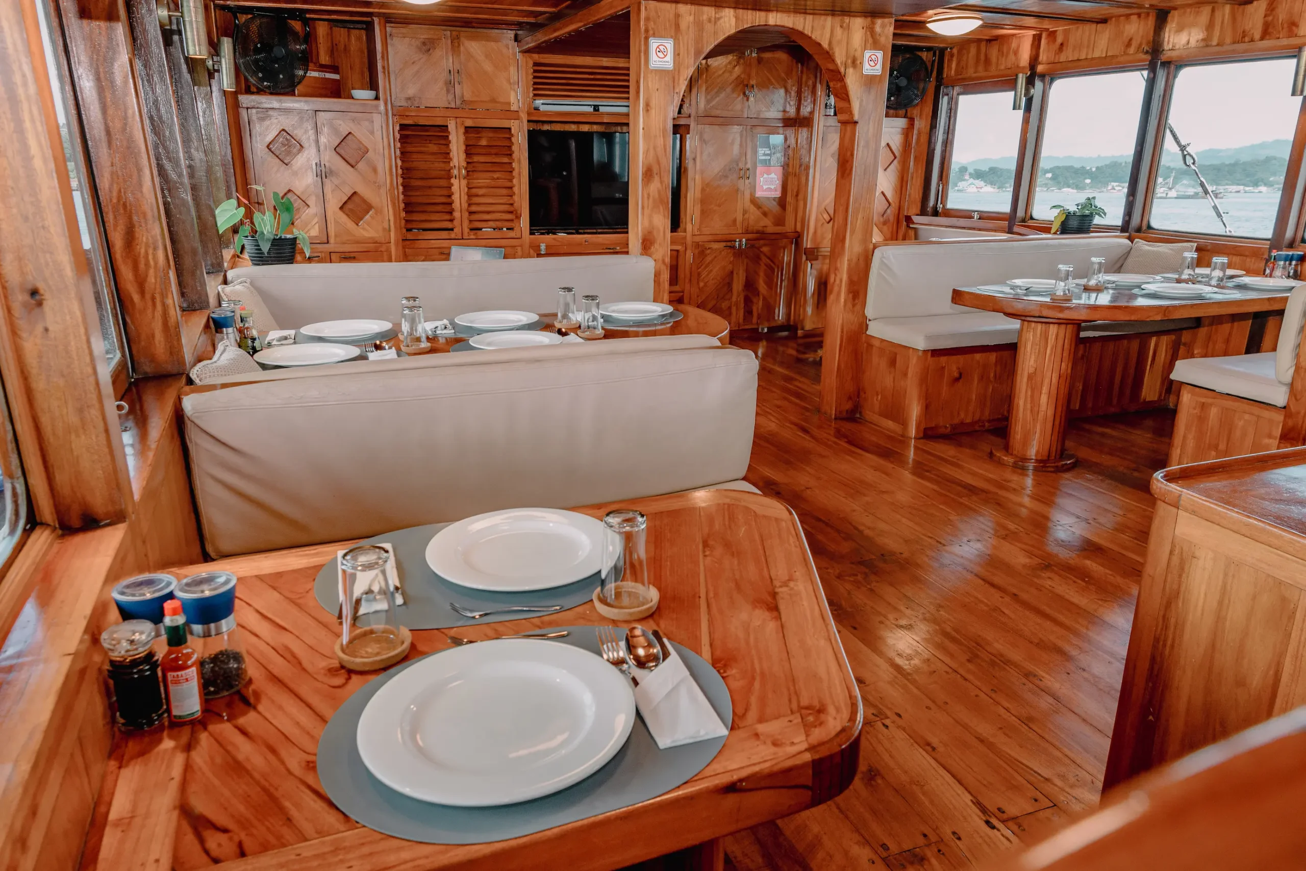 tropical-seas-la-galigoresto-la-galigo-liveaboard-scaled