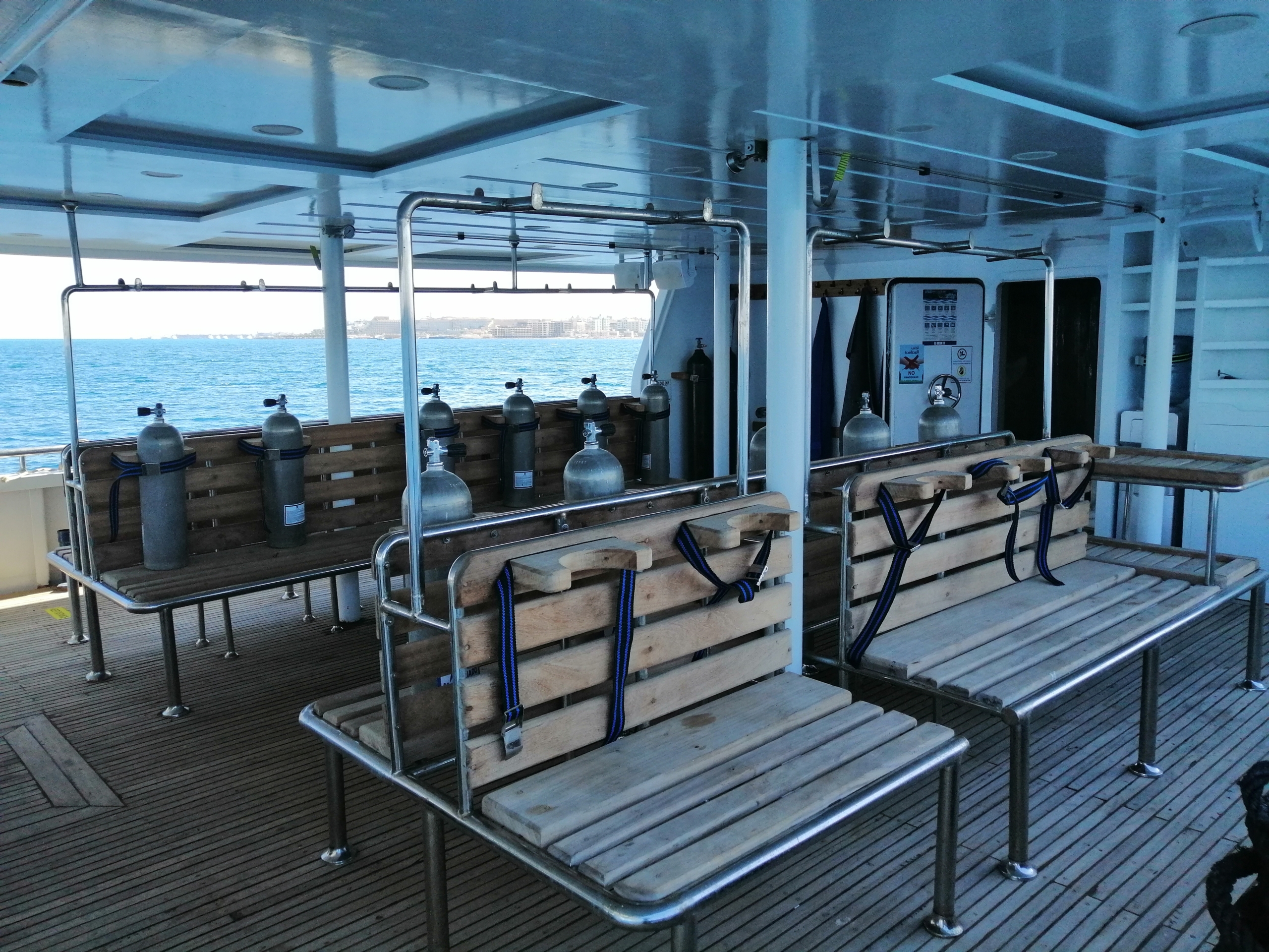 tropical-seas_tropical_schiffe_saudi-explorer-tropical-seas-saudiexplorerdeck02
