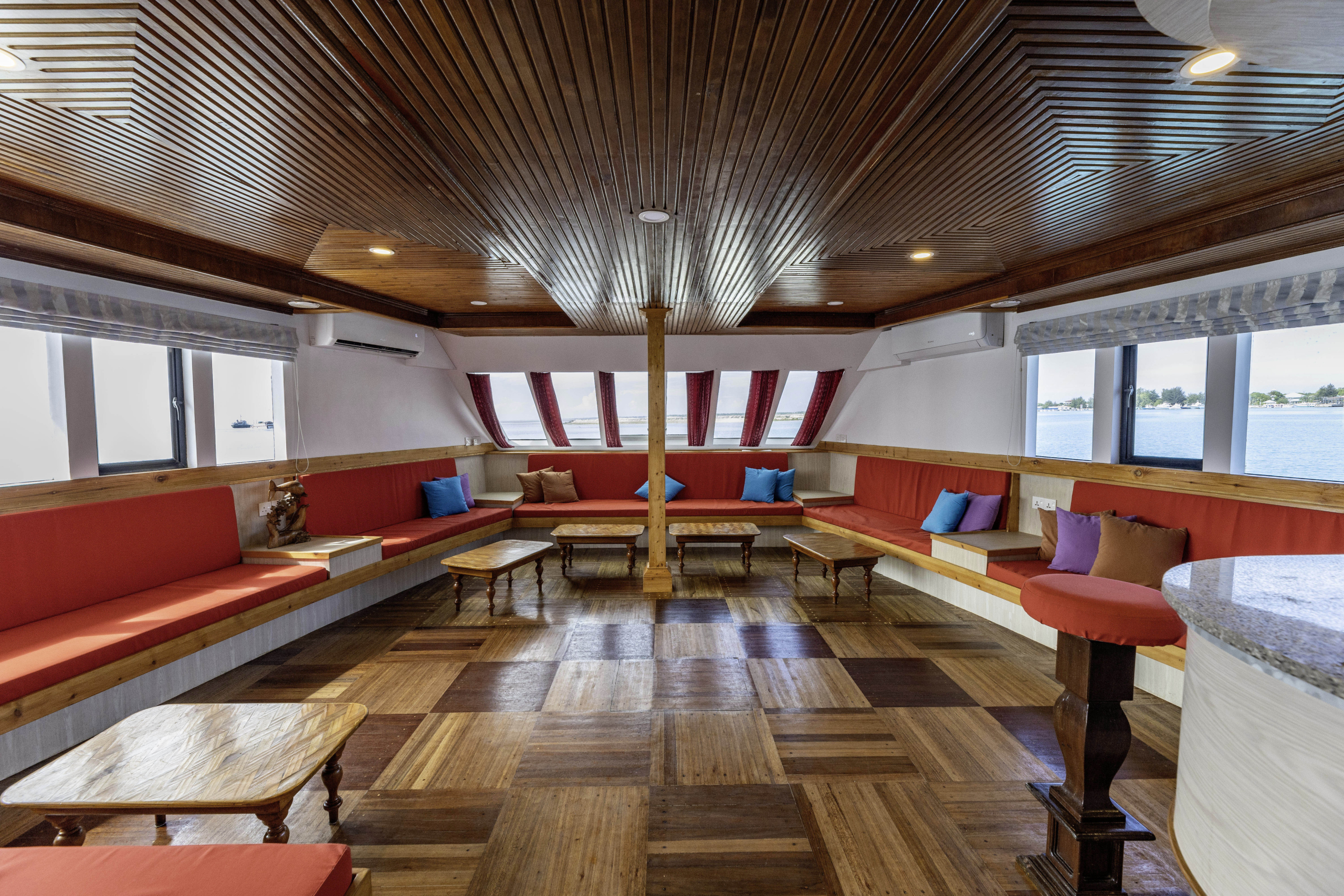 tropical-seas_tropical_schiffe_island-safari-1-0f3a5954