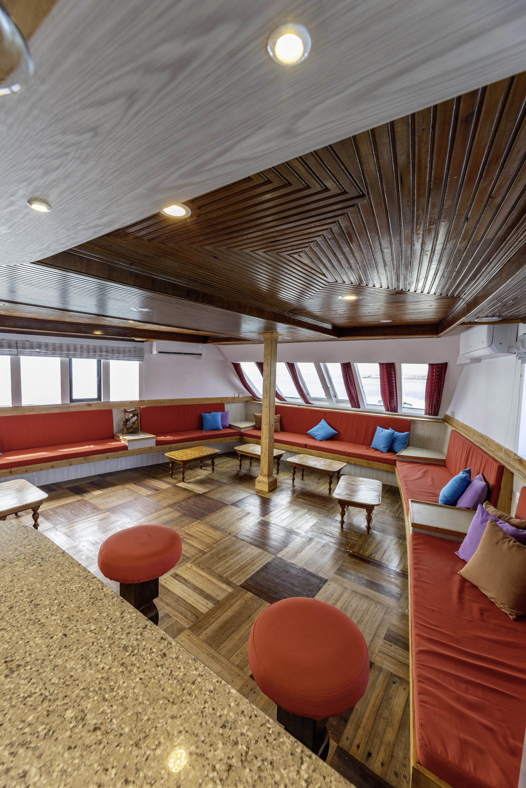 tropical-seas_tropical_schiffe_island-safari-1-0f3a5966