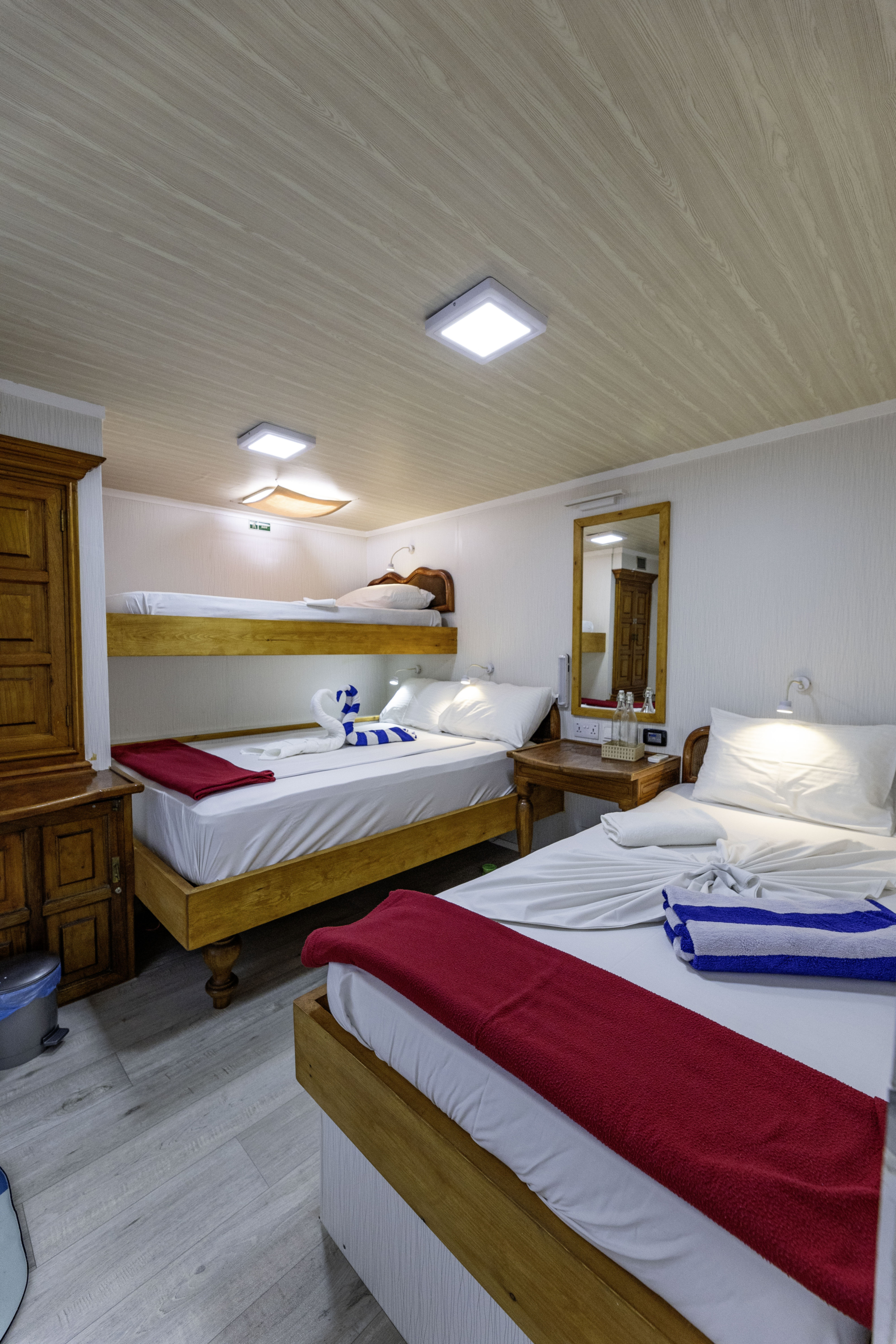 tropical-seas_tropical_schiffe_island-safari-1-0f3a5977