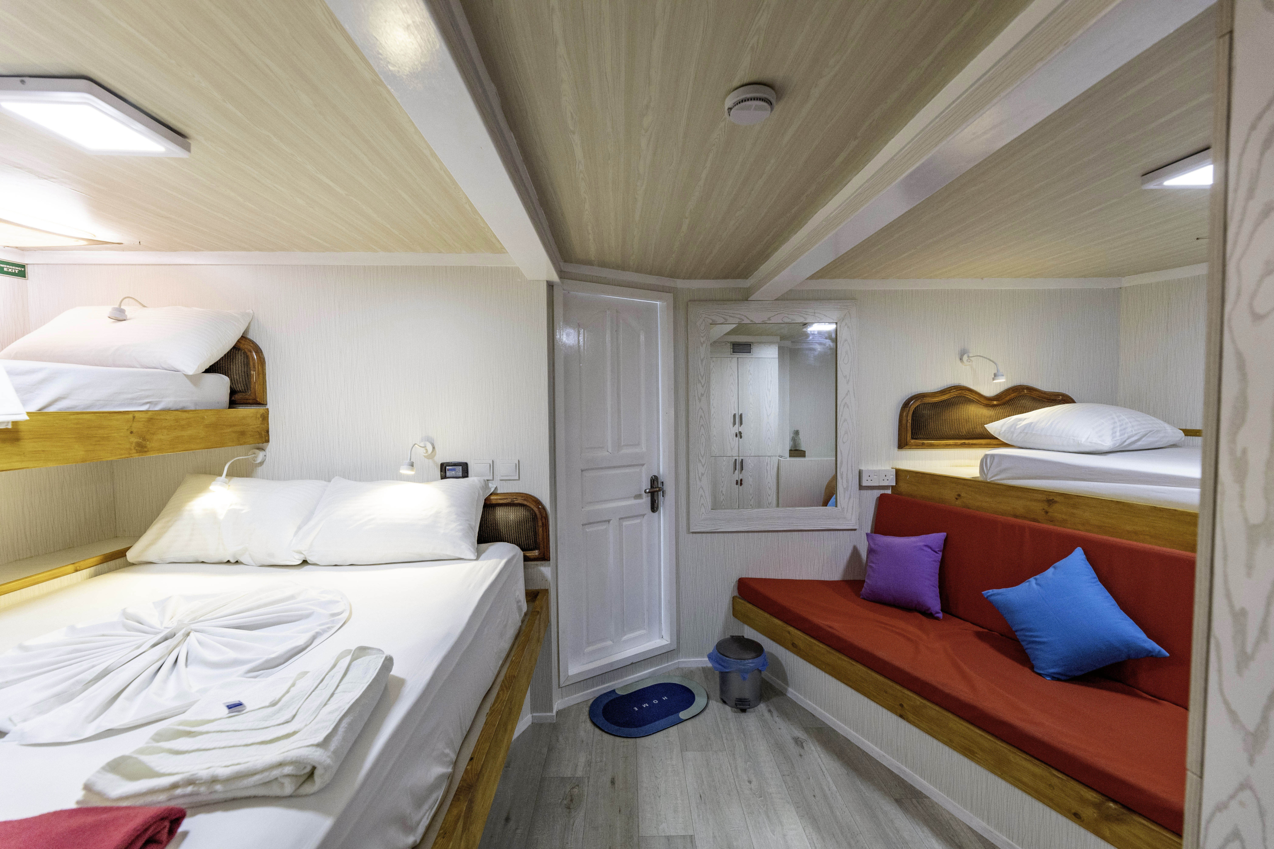 tropical-seas_tropical_schiffe_island-safari-1-0f3a5986