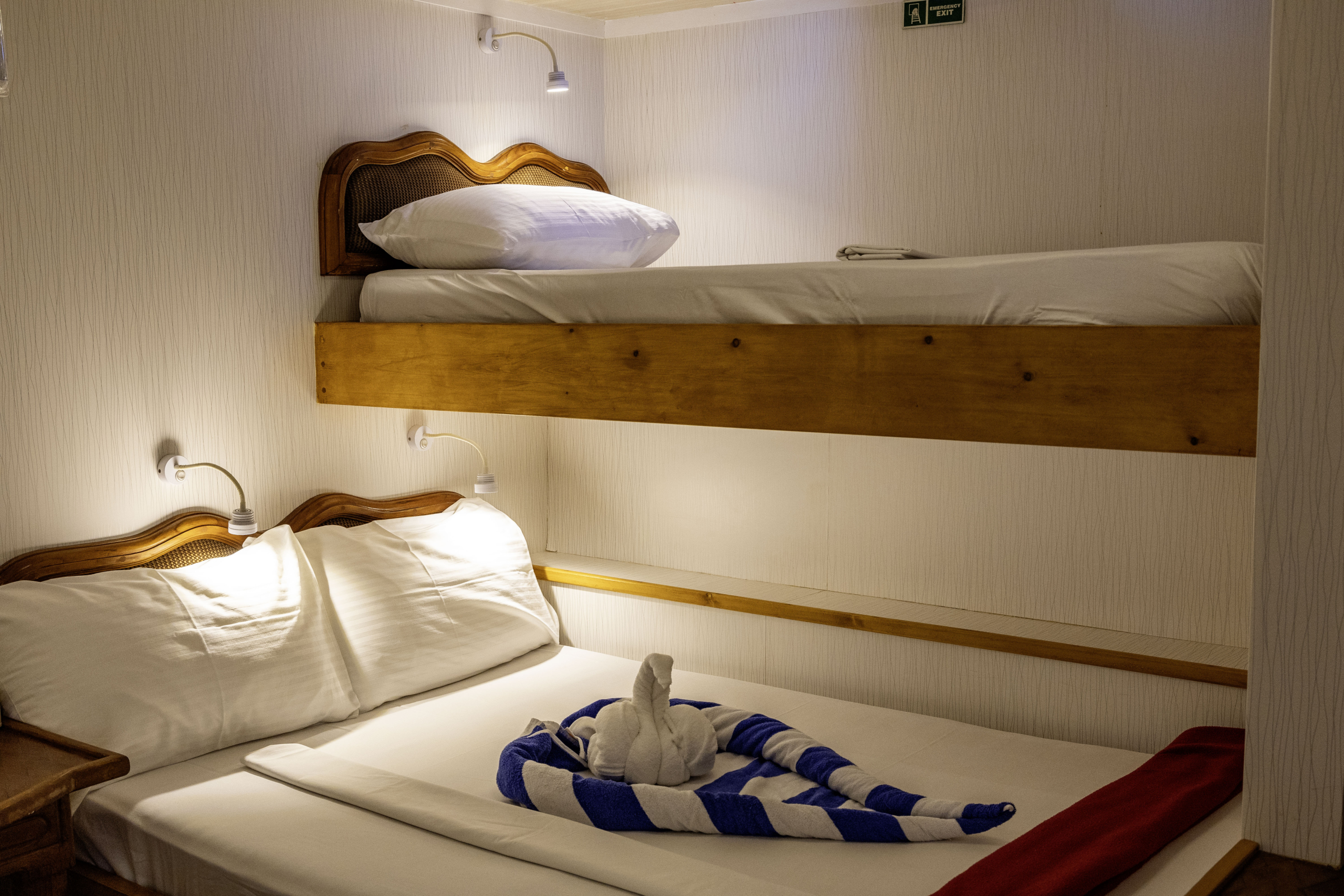 tropical-seas_tropical_schiffe_island-safari-1-0f3a6033