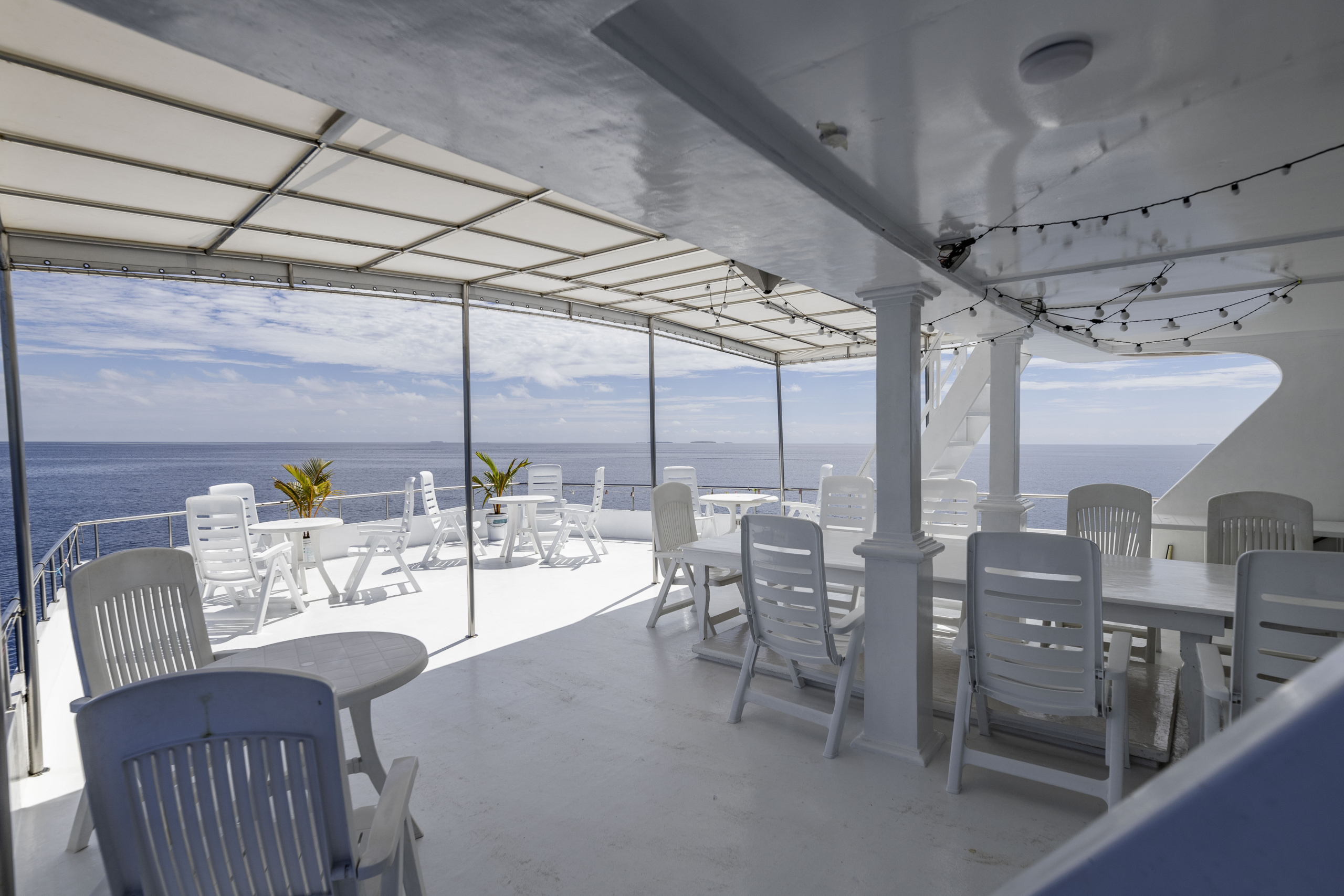 tropical-seas_tropical_schiffe_island-safari-1-0f3a6055