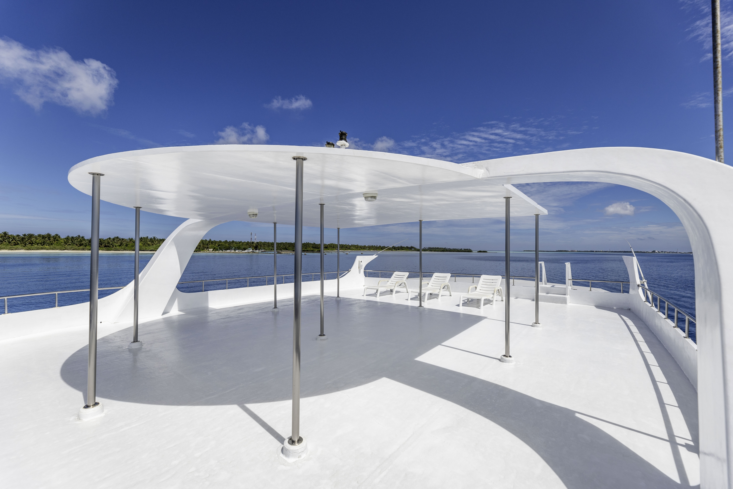 tropical-seas_tropical_schiffe_island-safari-1-0f3a6068