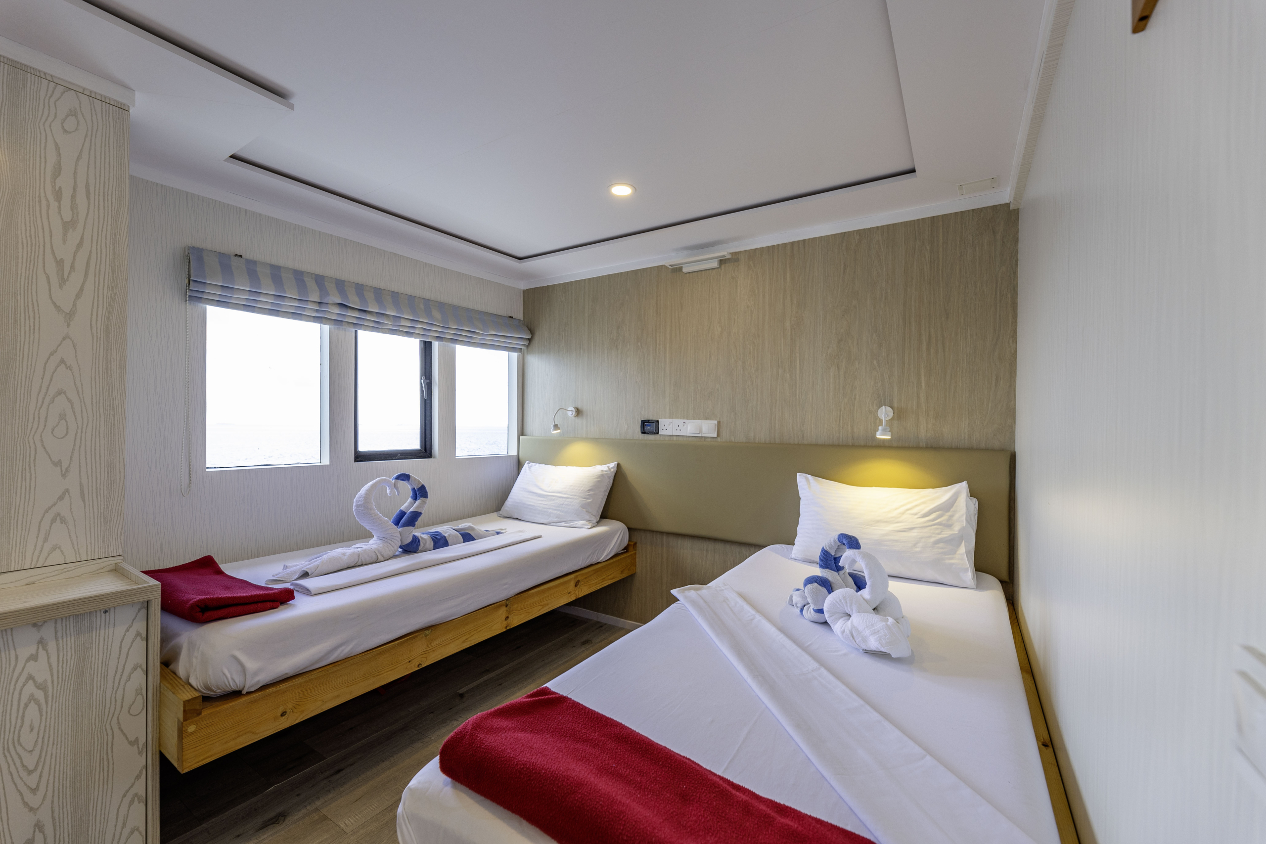 tropical-seas_tropical_schiffe_island-safari-1-0f3a6116