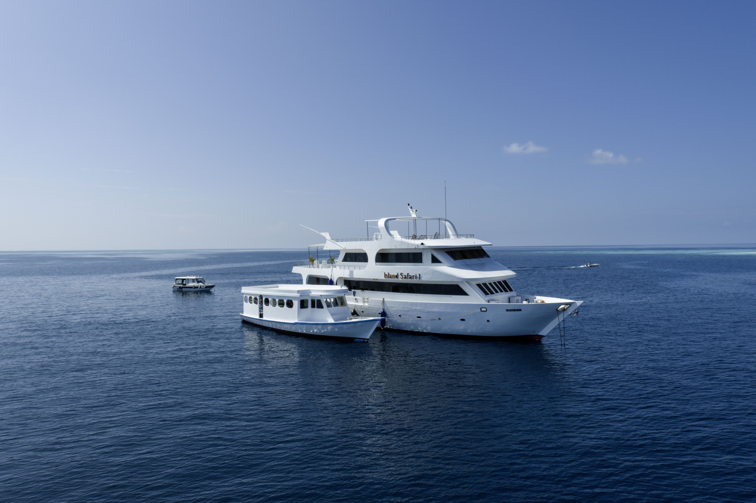 tropical-seas_tropical_schiffe_island-safari-1-dji_0050