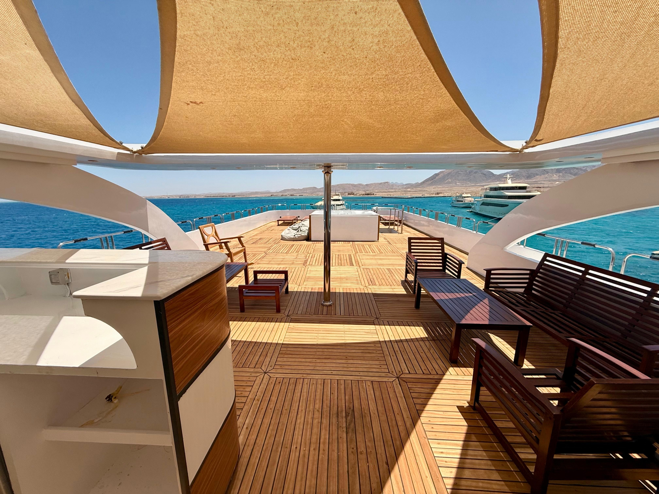 tropical-seas_tropical_schiffe_lavender-saudi-arabien-flying-bridge-3