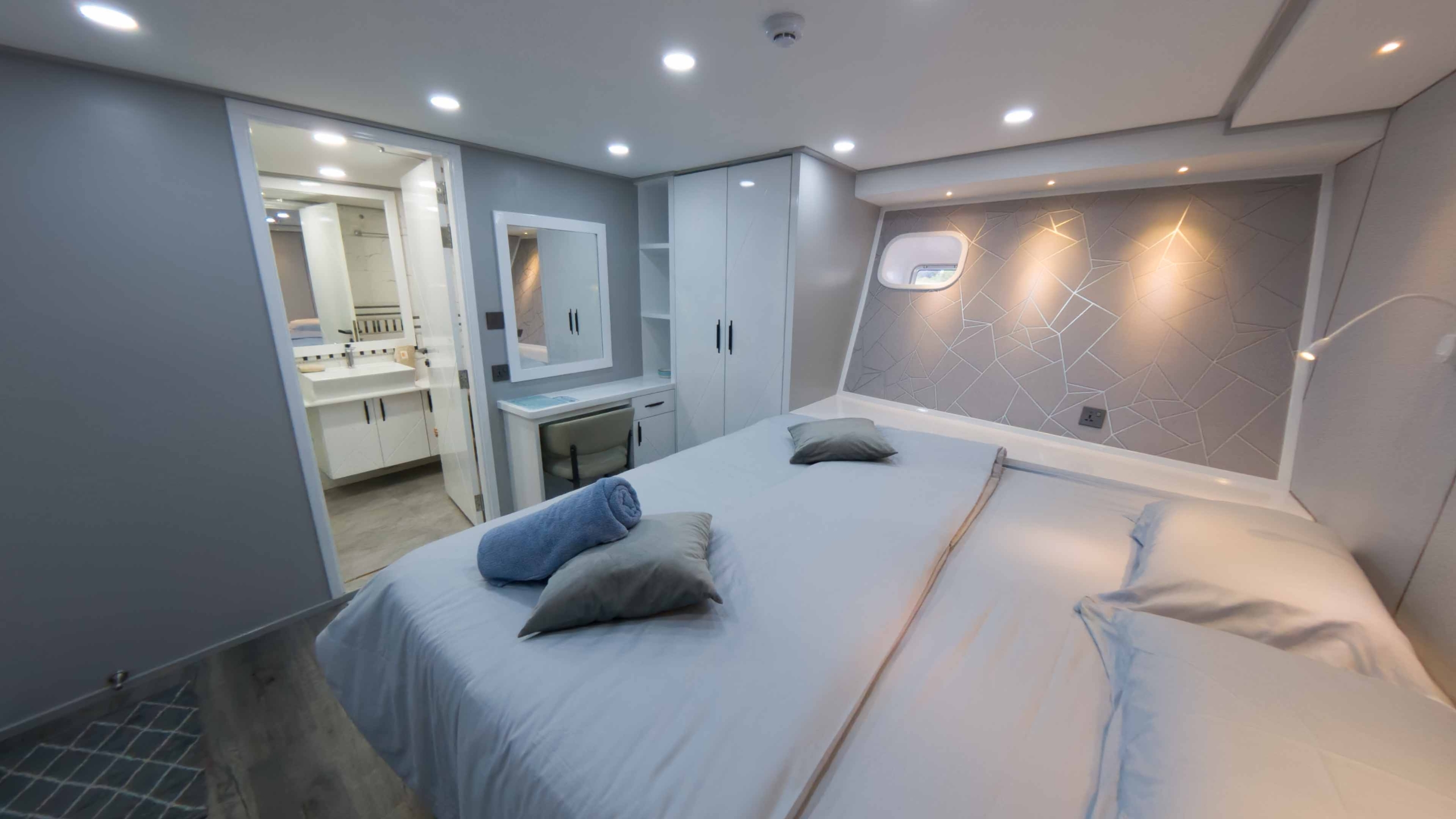 tropical-seas_tropical_schiffe_princess-maani-copia-di-105_superior_cabin_lower_deck